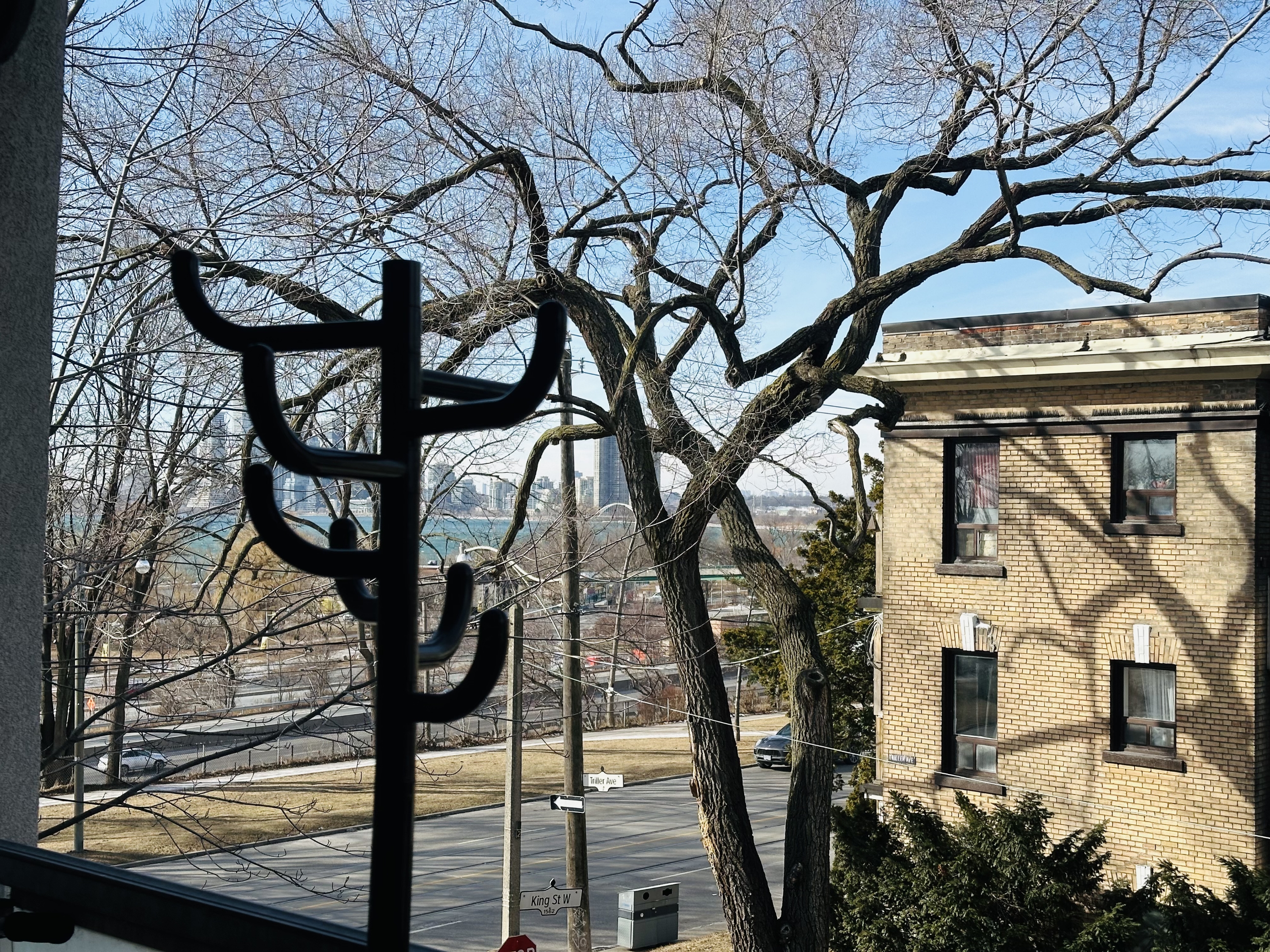 205-1554 King Street West